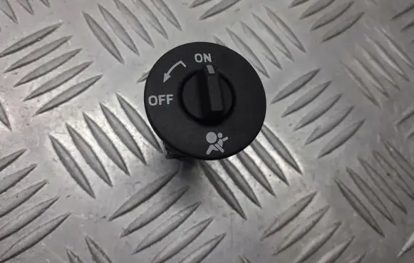 Renault Modus Passenger airbag on/off switch 8200169589C
