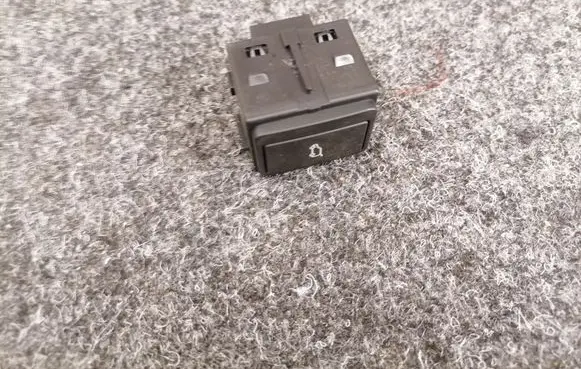 Tailgate opening switch