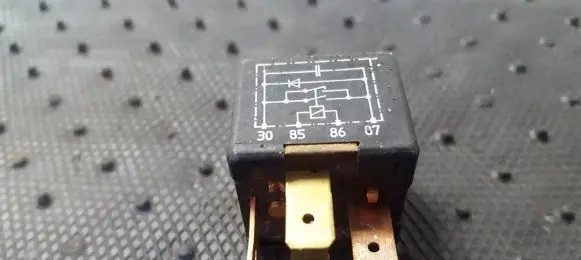 Volkswagen PASSAT B5 Other relay 443919578C 899519