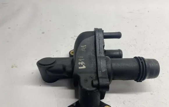 Land Rover Discovery 3 - LR3 Engine coolant pipe/hose