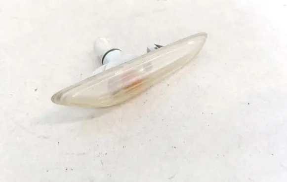 BMW 3 E46 Front fender indicator light 69113715 6911371-5