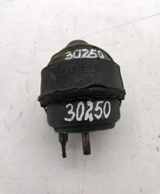 Volvo V70 Engine mount bracket 8624754