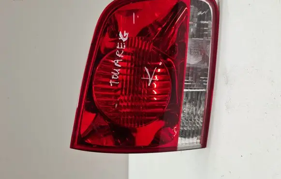 Volkswagen Touareg I Tailgate rear/tail lights 7L6945093H