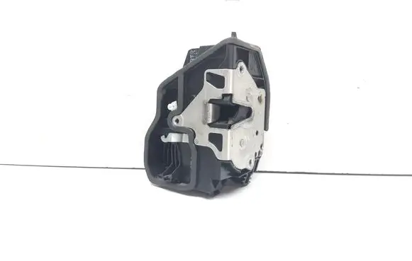BMW 5 E60 E61 Front door lock 7167074
