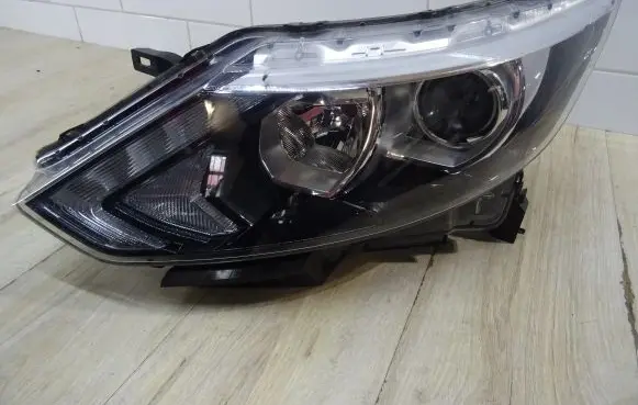 Nissan Qashqai Headlight/headlamp 10018013