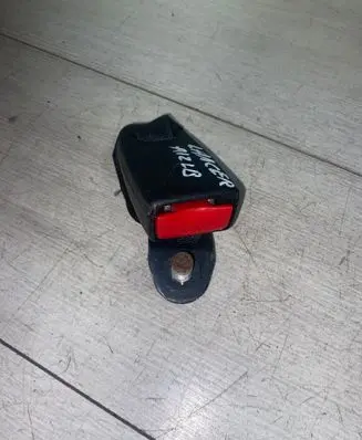 Mitsubishi Lancer Rear seatbelt buckle 060906aep