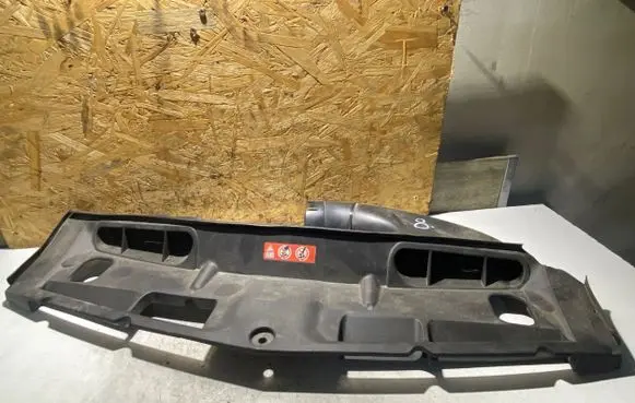 Mercedes-Benz C W204 Radiator trim A2045000155