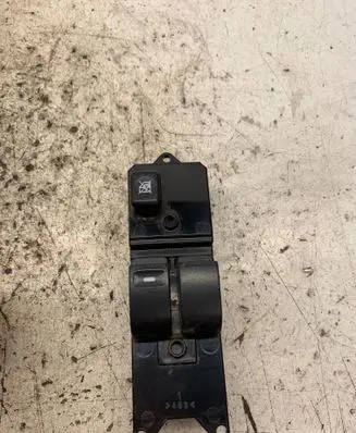 Mitsubishi Colt Electric window control switch 8608A179 0132D2