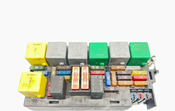 Mercedes-Benz ML W164 Fuse module A1645400672