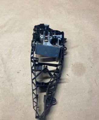 BMW 2 F46 Rear door exterior handle/bracket 7401210 14498411