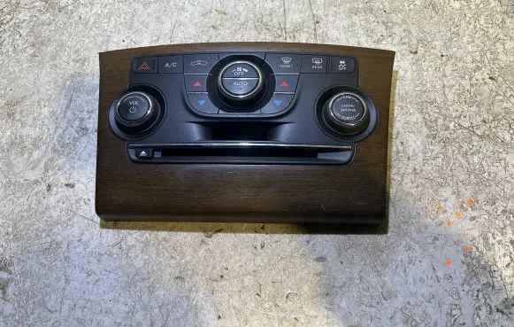 Chrysler 300C Climate control unit 1UW96AAAAA 26777H TZ1AA0084Y0055
