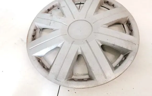 Toyota Yaris R15 wheel hub/cap/trim 
