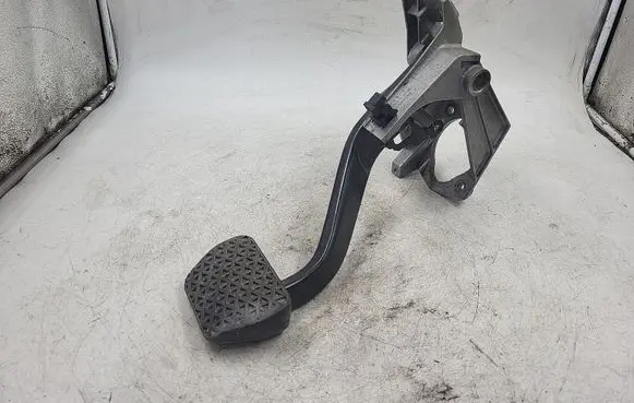 BMW 3 E90 E91 Brake pedal 6751975