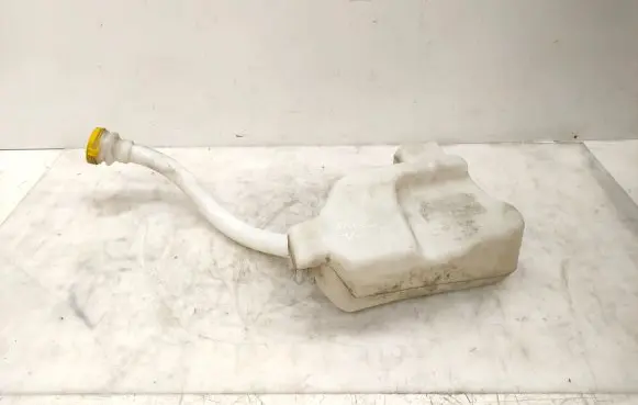 Windshield washer fluid reservoir/tank