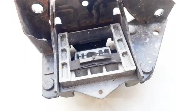 Ford Mondeo Mk III Engine mount bracket 1s717m123be