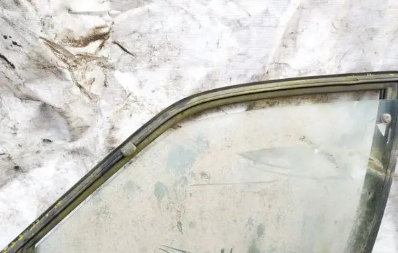 Mazda 626 Front door window glass four-door