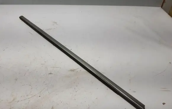 Citroen C4 III e-C4 Front door glass trim molding 98306185VV