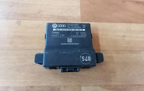 Volkswagen PASSAT B6 Gateway control module 3C0907530C 3C0907951A 402063