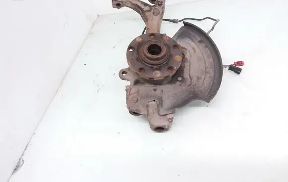 Front wheel hub spindle knuckle