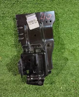 Dacia Duster II Headlight/headlamp mounting bracket 