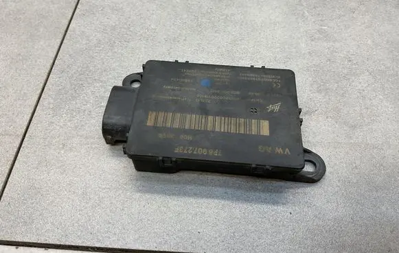 Volkswagen Touareg II Tire pressure control unit 7P6907273F