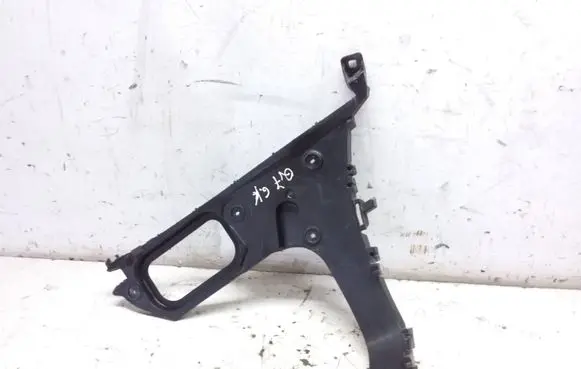 Audi Q7 4L Bumper support mounting bracket corner 4L0807453A