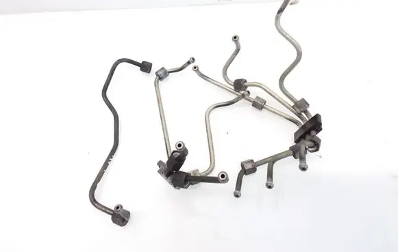 Volvo XC90 Fuel injector supply line/pipe 