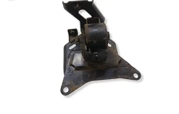 Toyota Yaris Engine mount bracket 