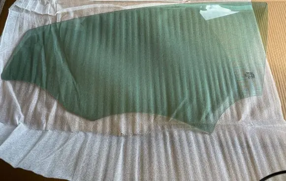 Seat Leon (1P) Front door window glass four-door 1P0845201B