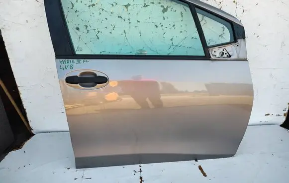 Toyota Yaris Front door
