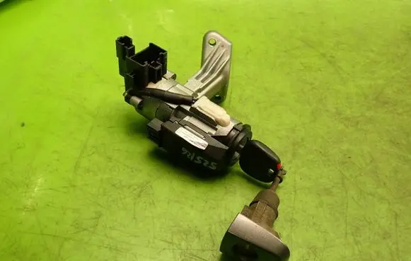 Toyota Corolla E120 E130 Ignition lock 