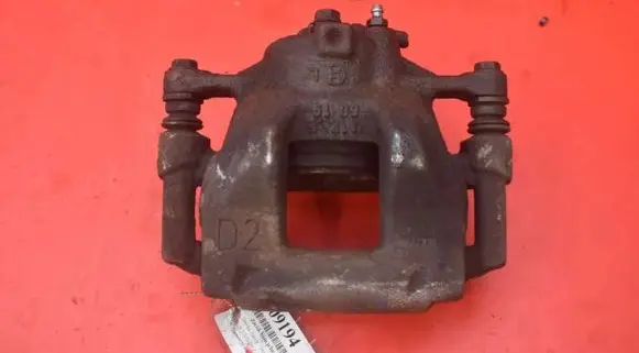 Toyota Auris E180 Front brake caliper