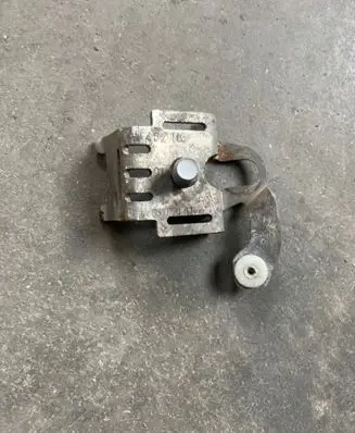 BMW 3 F30 F35 F31 Rear differential/diff mount bracket 8610710