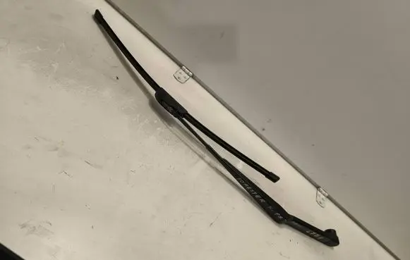Subaru Forester SH Front wiper blade arm 7622