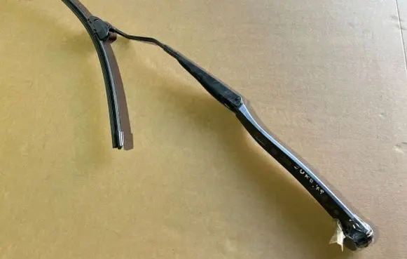 Nissan Juke I F15 Windshield/front glass wiper blade W000014866 M1E1AS120