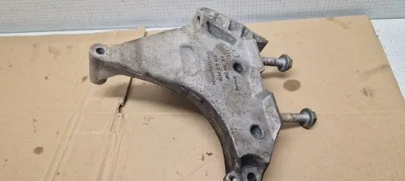 Skoda Octavia Mk2 (1Z) Engine mounting bracket 03L199207