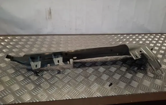 Audi Q7 4L Fender mounting bracket 4L0805176A