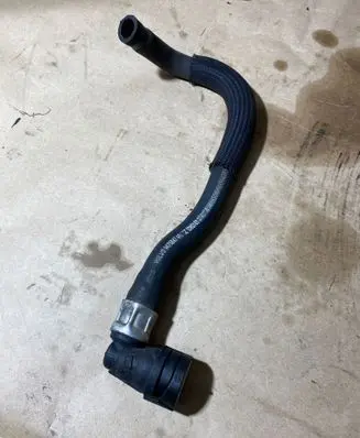 Volvo V70 Engine coolant pipe/hose 9475847