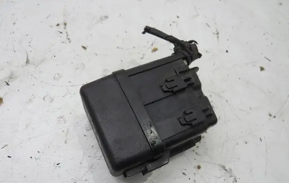Toyota Avensis T270 Relay mounting block 1111