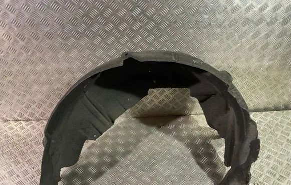 Rear arch fender liner splash guards