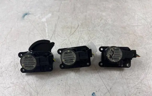 Peugeot 3008 I Air flap motor/actuator Z5509001