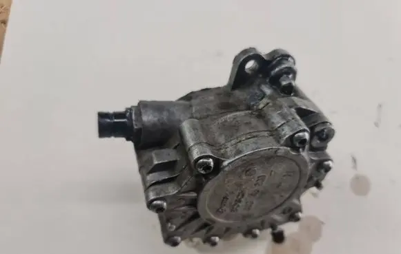 Volkswagen PASSAT B6 Vacuum pump 03G145209