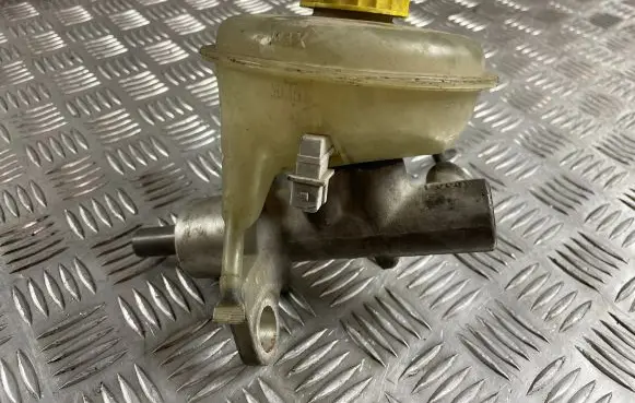 Audi A6 S6 C4 4A Master brake cylinder 151973