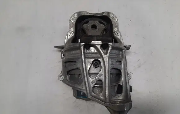 Engine mount bracket