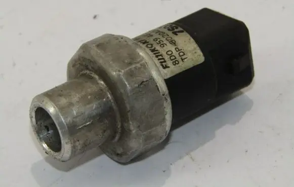 Volkswagen PASSAT B5 Oil pressure sensor 8D0959482B