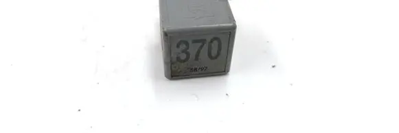 Volkswagen PASSAT B5 Other relay 8D0951253 V23134J52X300