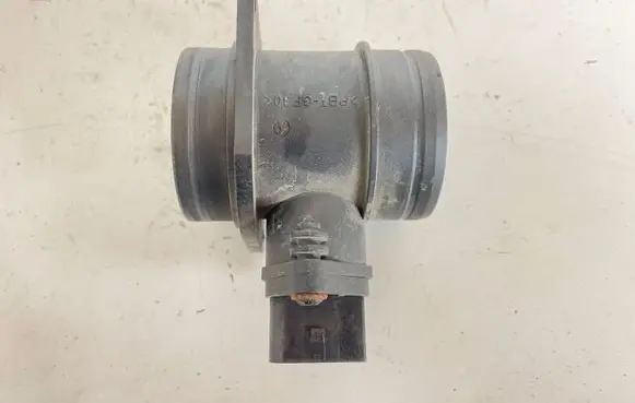 Skoda Octavia Mk2 (1Z) Mass air flow meter 0281002531 038906461B