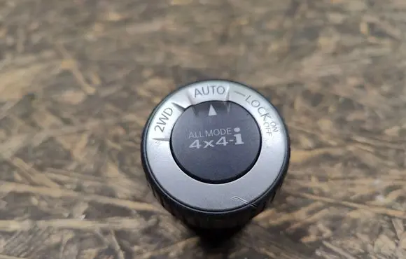 Nissan X-Trail T31 Differential lock switch 