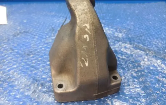 Mercedes-Benz CLS C219 Engine mounting bracket A6422230004