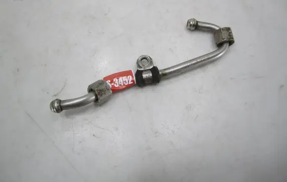 Volkswagen Jetta VI Fuel injector supply line/pipe 03CAQ 230230277